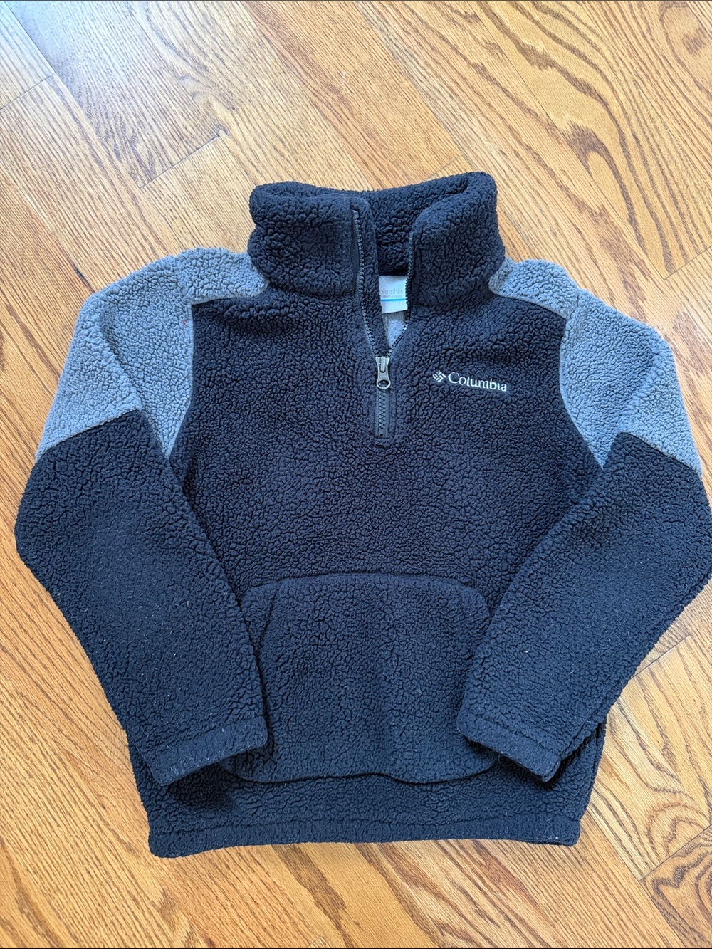 Boy’s Columbia Fleece Quarter Zip Pullover. Size S/8. Excellent Used Condition.